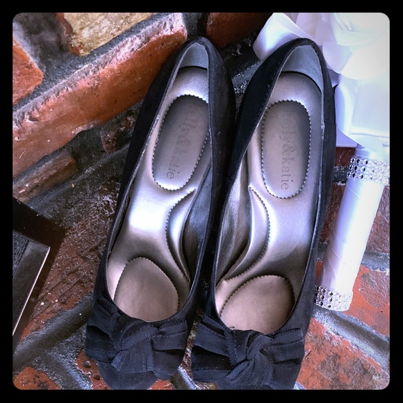 Kelly & Katie Shoes - Cute Kelly & Katie black pumps